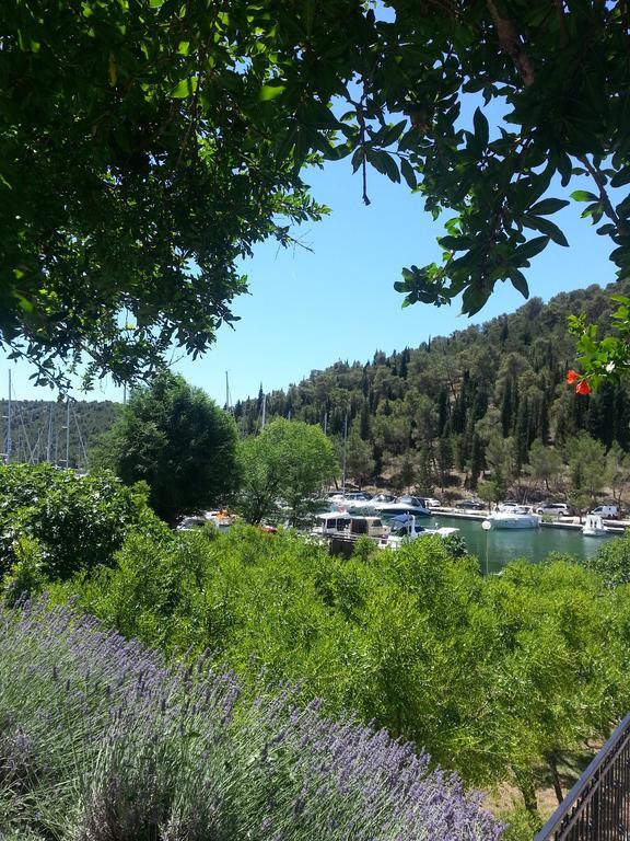 Apartments & Rooms Formenti Skradin Rom bilde